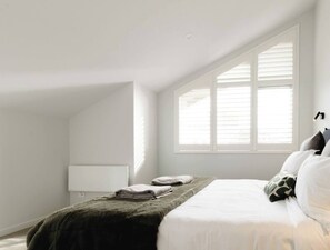 3 slaapkamers, een strijkplank/strijkijzer, wifi, beddengoed