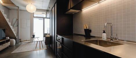 Kühlschrank, Mikrowelle, Ofen, Herdplatte