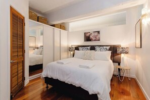 1 habitación, tabla de planchar con plancha, wifi y ropa de cama 