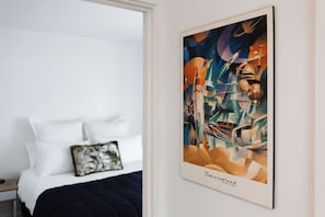 2 bedrooms, iron/ironing board, WiFi, bed sheets - Chic 2BR Apartment | Secure Gated Complex in CBD (Wellington)