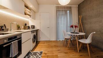 Refrigerador, microondas, horno y parrilla de estufa