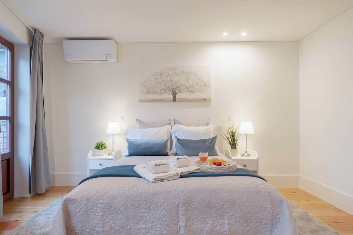 1 slaapkamer, een strijkplank/strijkijzer, gratis wifi, beddengoed