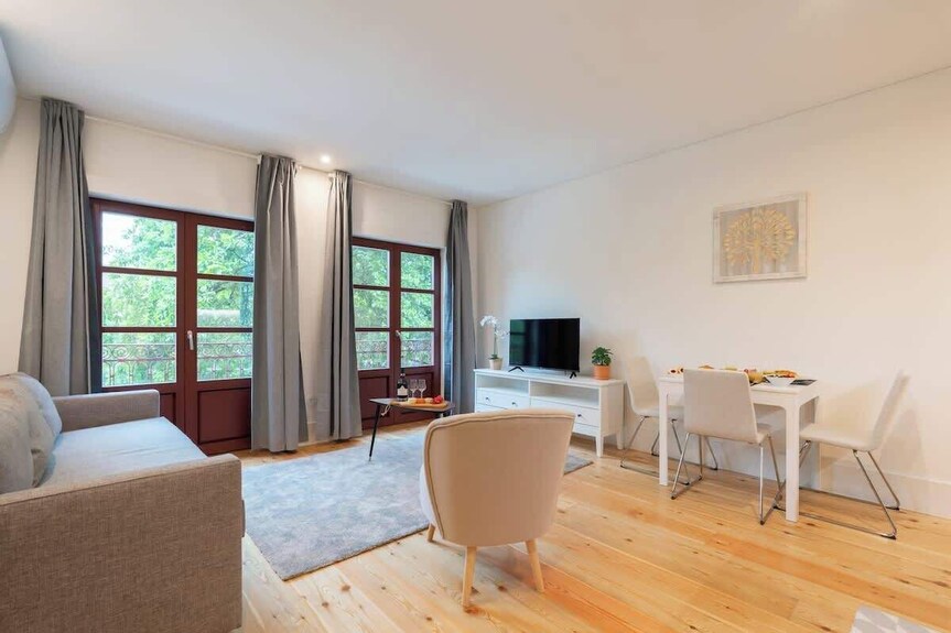 Sunny Flat W/ Balcony By Host Wise - Guimarães