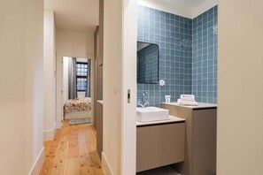 Sèche-cheveux, serviettes fournies