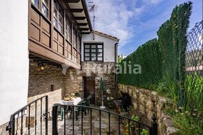 Outdoor dining - La Casina del Rincón - country house in Riocaliente (Llanes) (Jareras)