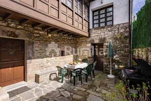 Outdoor dining - La Casina del Rincón - country house in Riocaliente (Llanes) (Jareras)