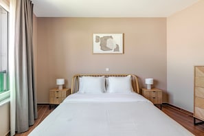 2 quartos, ferros/tábuas de passar roupa, Wi-Fi, roupa de cama