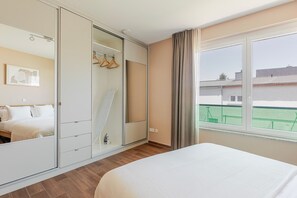 2 chambres, fer et planche à repasser, Wi-Fi, draps fournis
