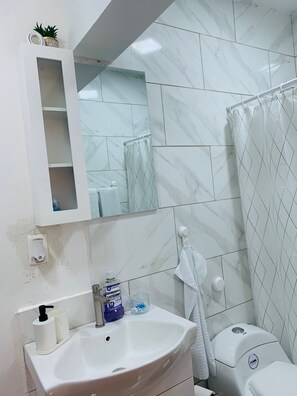 Handtücher, Seife, Toilettenpapier