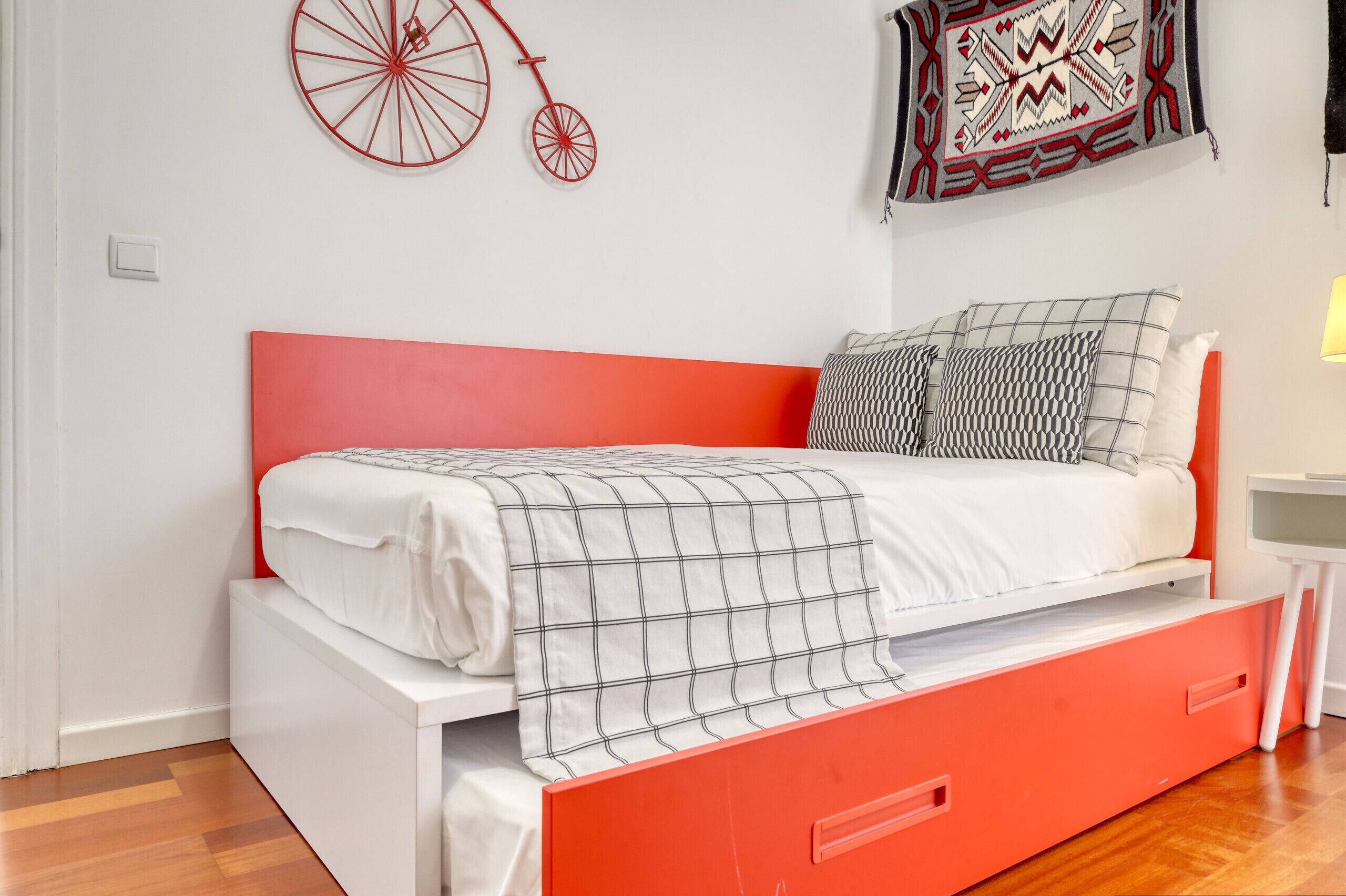 4 室のベッドルーム、アイロン / アイロン台、WiFi (無料)、ベッドシーツ