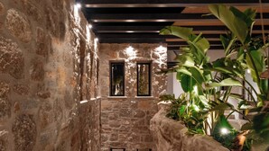 A stone staircase leading to a room with a view of the outdoors. - Noir Mykonos (Mykonos)