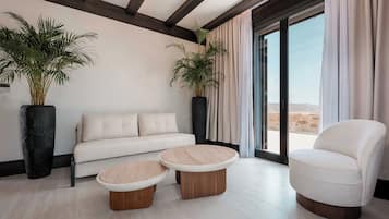 One-Bedroom Villa with Big Private Pool | 1 yatak odası, odada kasa, dizüstü bilgisayar çalışma alanı