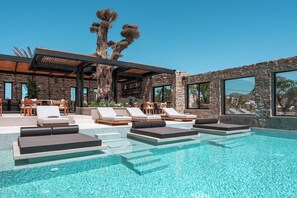 Εποχική εξωτερική πισίνα