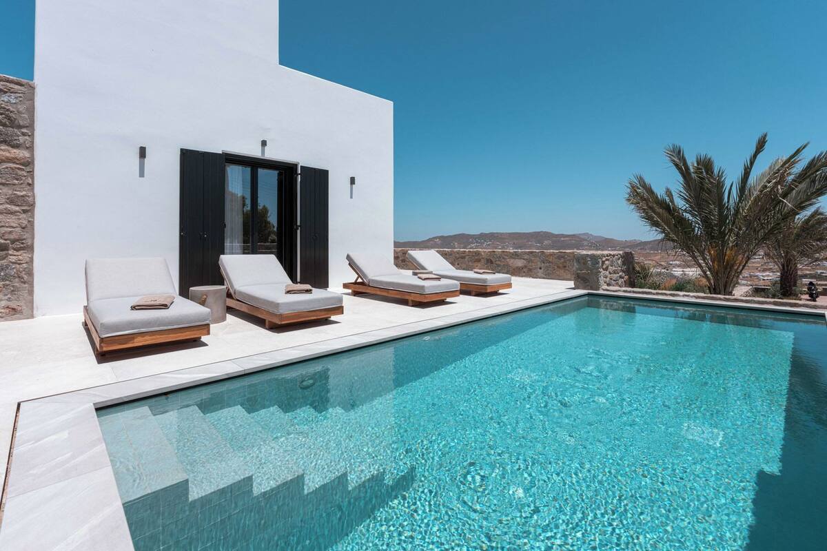 One-Bedroom Villa with Big Heated Private Pool | 1 soverom, safe på rommet, skrivebord for bærbar PC og lydisolert
