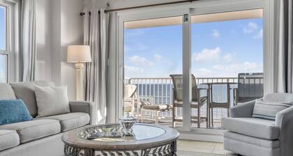 Direct oceanfront penthouse 2/2 with gorgeous corner condo views, a heated pool, and garage