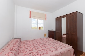 2 dormitorios, tabla de planchar con plancha, wifi gratis y ropa de cama