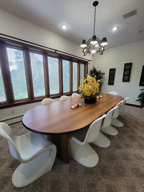 Meeting facility - Private waterfront home/fishing, pedal boat, game room, close to Gettysburg, (New Oxford)