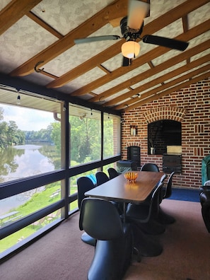 Dining - Private waterfront home/fishing, pedal boat, game room, close to Gettysburg, (New Oxford)