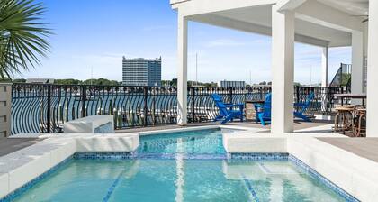 🌴Maritime Escape | Located on the Destin Harbor | Private Pool & Dock | FREE Parasailing