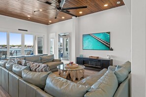 Smart TV, biblioteca musical, videoteca, aparelho de som