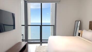 1 bedroom, in-room safe, iron/ironing board, free WiFi