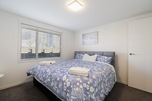 4 bedrooms, WiFi, bed sheets