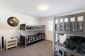 4 bedrooms, WiFi, bed sheets