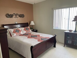 2 bedrooms, iron/ironing board, free WiFi, bed sheets - Enjoy Gorgeous Mountain Views w/Privacy & Southwestern Ambiance Inside and Out! (Green Valley)