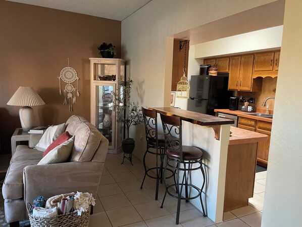 Smart-TV, DVD-spiller og bøker