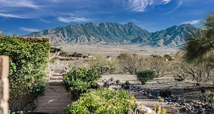 Enjoy Gorgeous Mountain Views w/Privacy & Southwestern Ambiance Inside and Out!