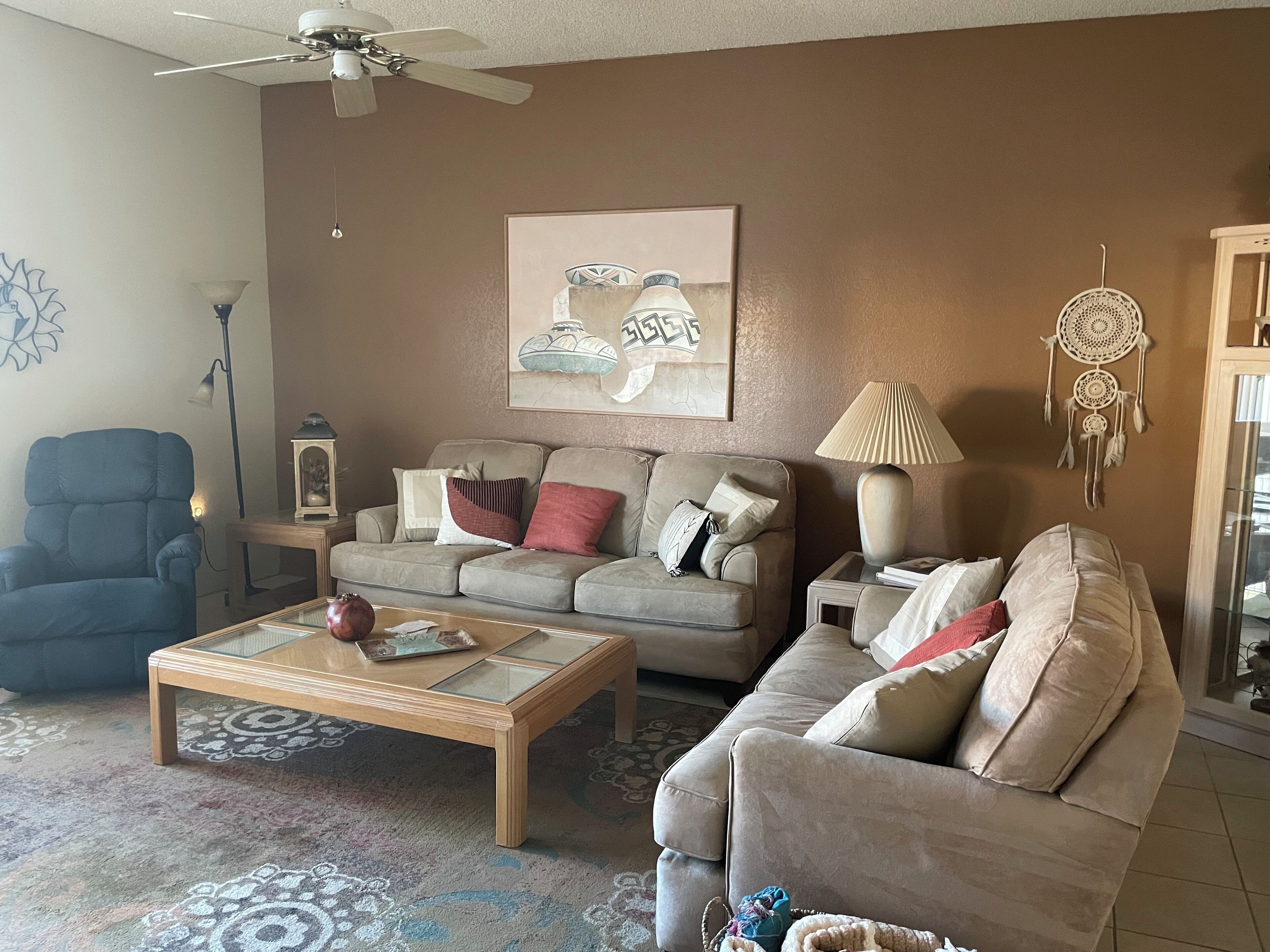 智能電視、DVD 播放機、書籍