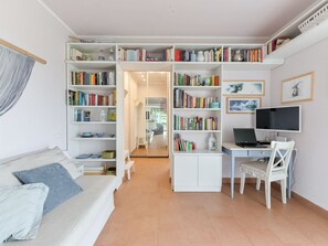 Televisión y chimenea 