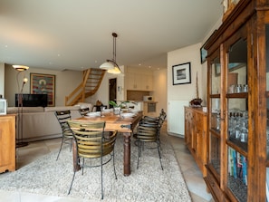 Dining - Bonito with balcony & harbour view by Interhome (Blankenberge)