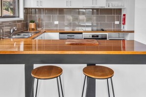 Micro-ondes, four, plaque de cuisson, grille-pain