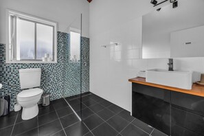 Shower - Retreat on Reid Street (Merimbula)