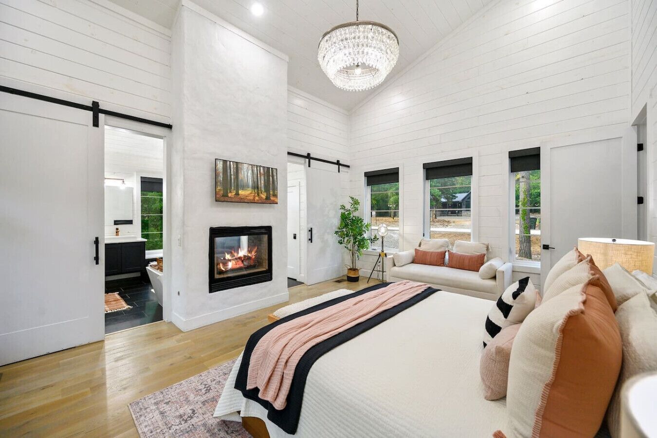 2 多间卧室、免费 WiFi、床单