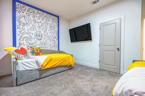 4 bedrooms, iron/ironing board, free WiFi, bed sheets