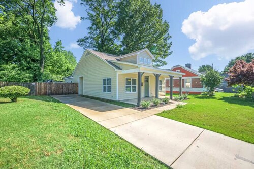 9 mins to Downtown Memphis  FamilyPet Friendly Haus