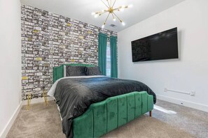 4 bedrooms, iron/ironing board, free WiFi, bed sheets