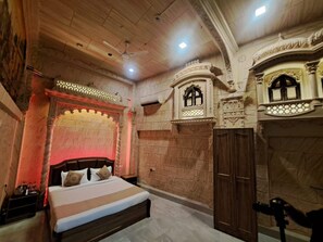 Raj Rajeshwari Double Bed Room | Free WiFi - Batra Guest House (Varanasi)