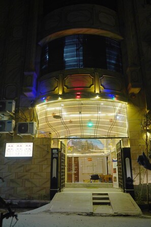 المنشأة من الخارج