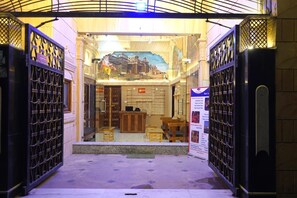 المنشأة من الخارج