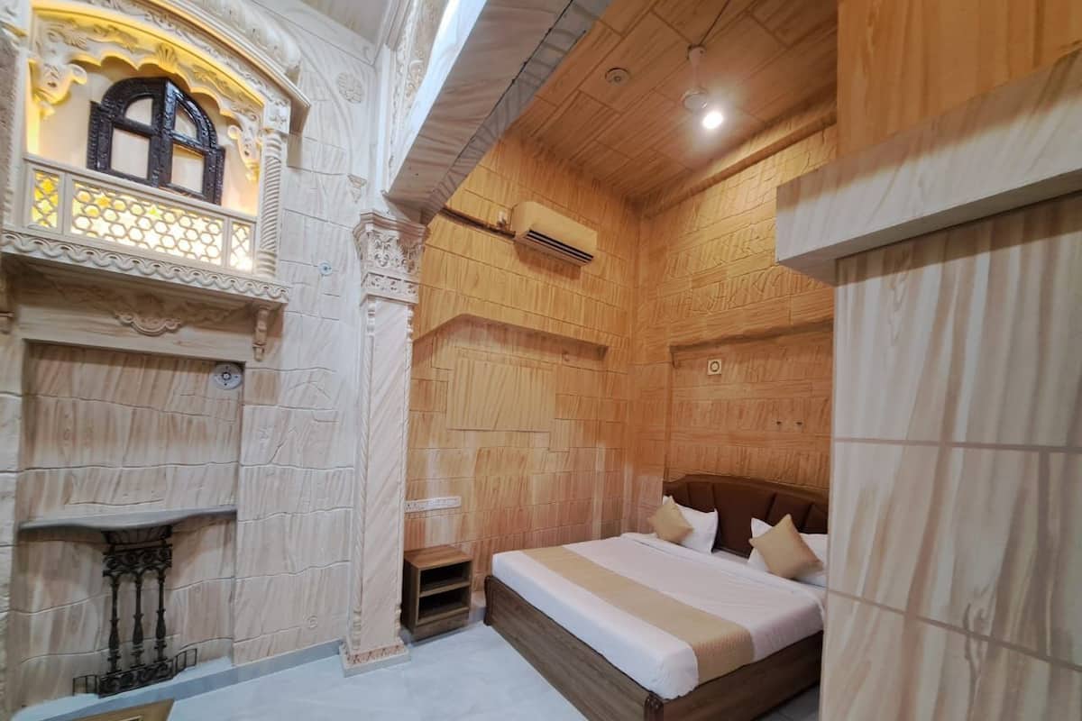 Raj Niwas Double Bed Room | WiFi (free)
