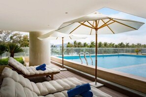 Outdoor pool - S Lux Apartment Starcity Nha Trang (Nha Trang)