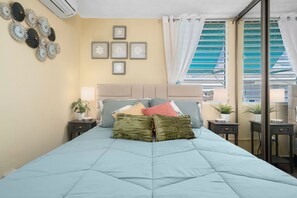 4 bedrooms, iron/ironing board, WiFi, bed sheets