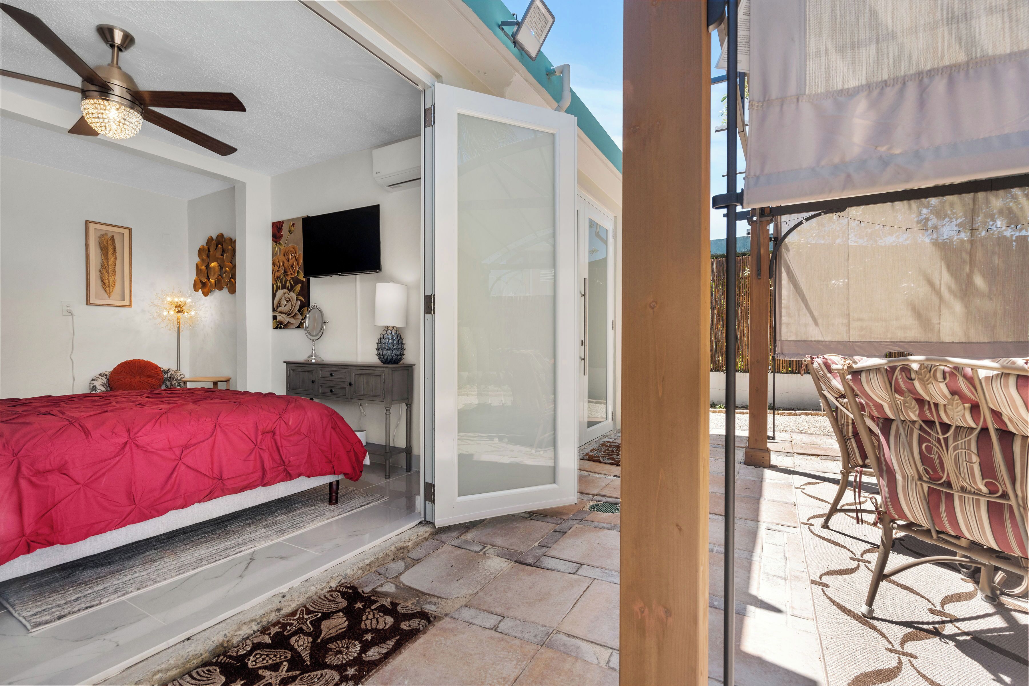 4 bedrooms, iron/ironing board, WiFi, bed sheets