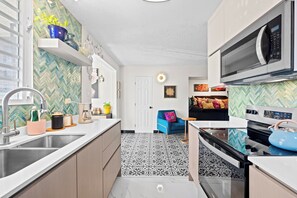 Micro-ondes, four, plaque de cuisson, lave-vaisselle