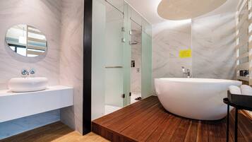 Suite River | Bathroom | Separate tub and shower, hair dryer, slippers, towels