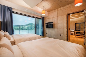 Superior Twin Room, Balcony, Lake View