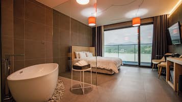 Chambre Standard, balcon, vue lac | Coin séjour